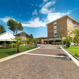 https://opera-nascimbeni.hotelinveneto.com